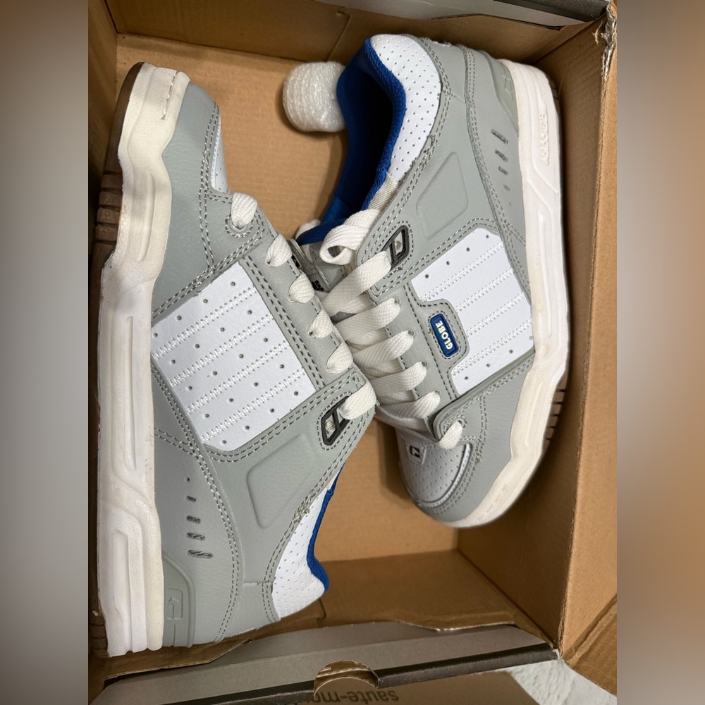 Globe fusion shoes gray and white